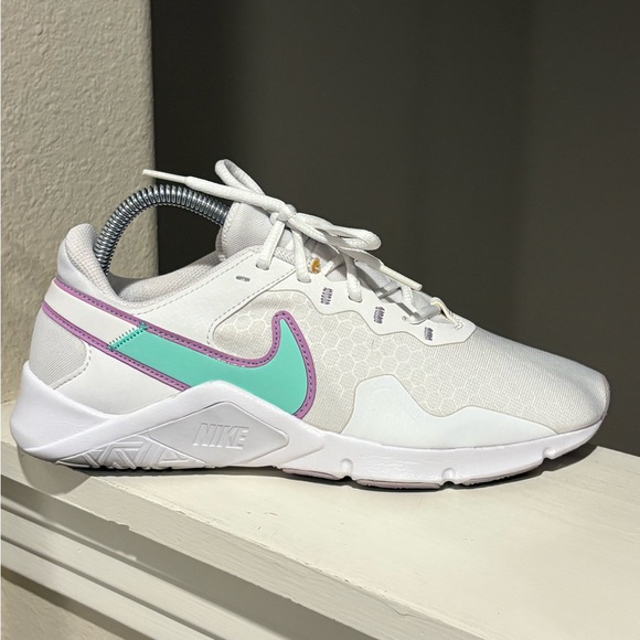 Wmns Nike Legend Essential 2 / White Green Glow  / CQ9545 100 / Great Shape Sz 8 - Picture 2 of 9